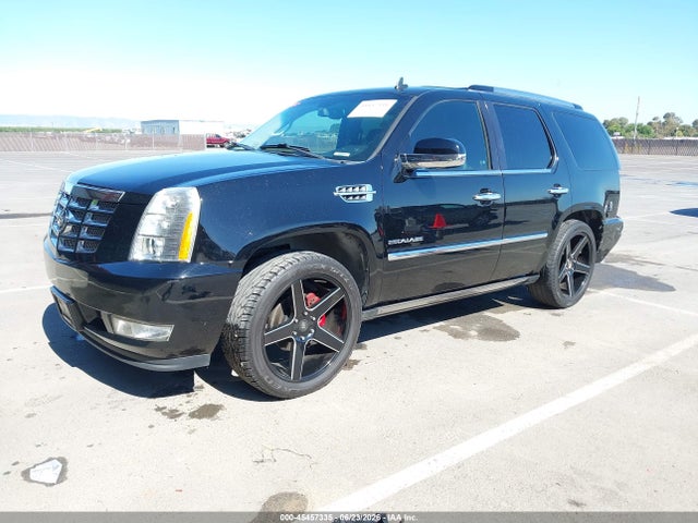 45457335 :رقم المزاد ، 1GYS3CEF6BR351230 vin ، 2011 Cadillac Escalade Premium مزاد بيع