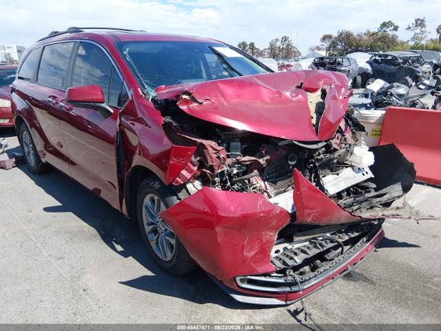Toyota SIENNA XLE 2022 5TDJRKEC6NS090168 головне зображення