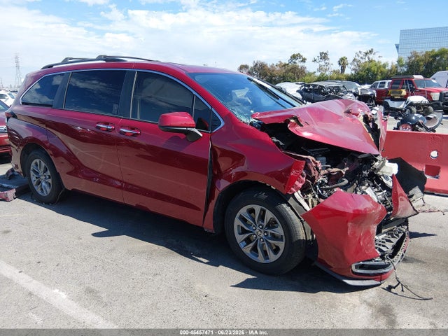 Toyota SIENNA XLE 2022 5TDJRKEC6NS090168 Image 12