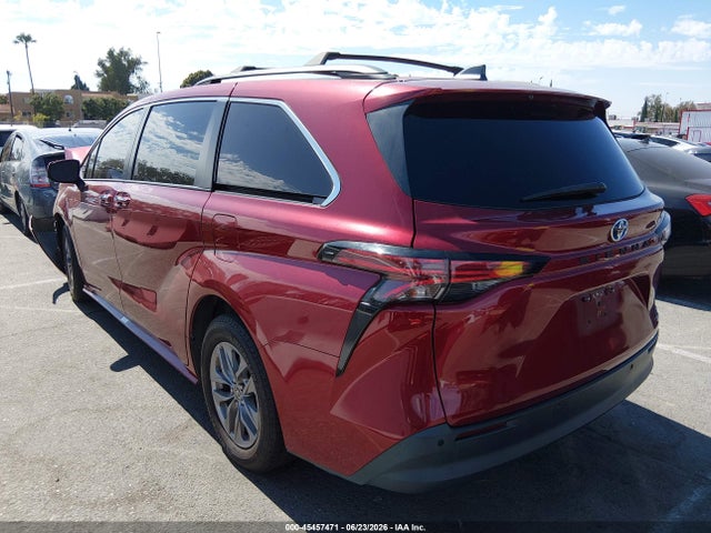Toyota SIENNA XLE 2022 5TDJRKEC6NS090168 Image 3