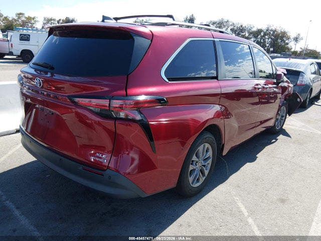 Toyota SIENNA XLE 2022 5TDJRKEC6NS090168 Image 4