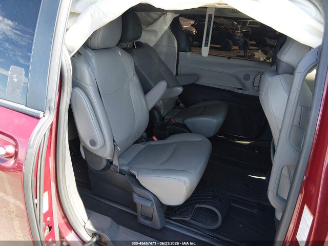 Toyota SIENNA XLE 2022 5TDJRKEC6NS090168 Image 8