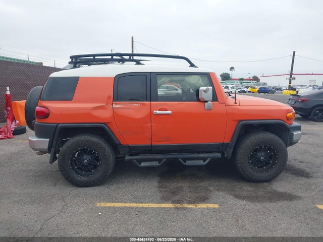 Toyota FJ Cruiser 2014 JTEBU4BF4EK178006 Image 13