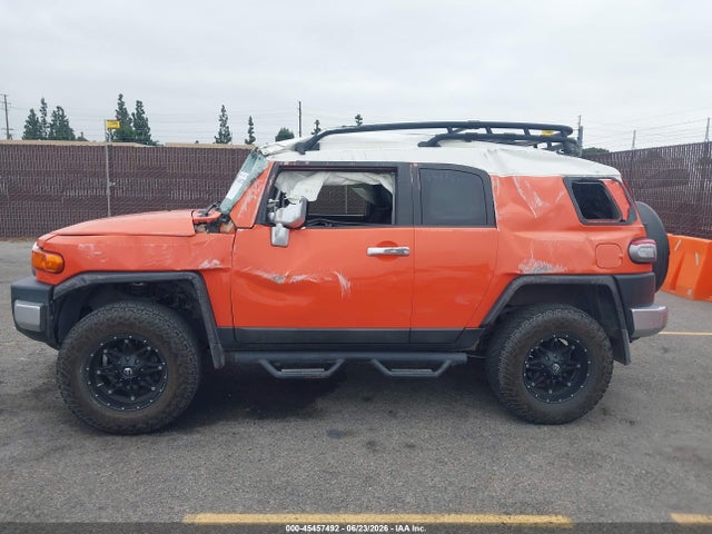 Toyota FJ Cruiser 2014 JTEBU4BF4EK178006 Image 14
