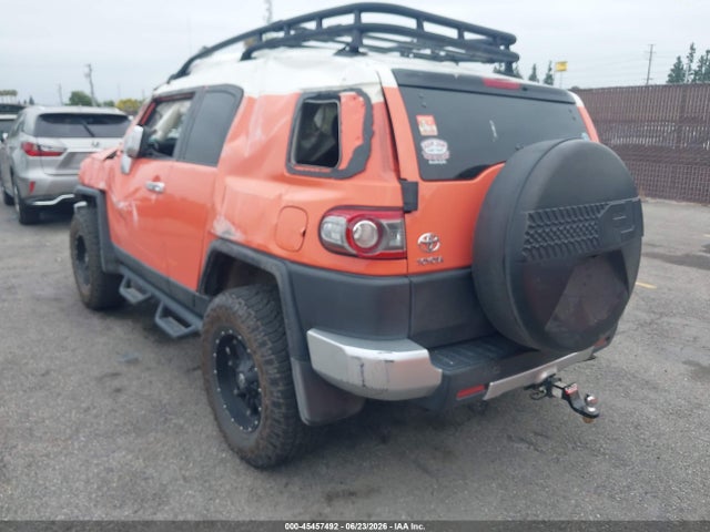 Toyota FJ Cruiser 2014 JTEBU4BF4EK178006 Image 3