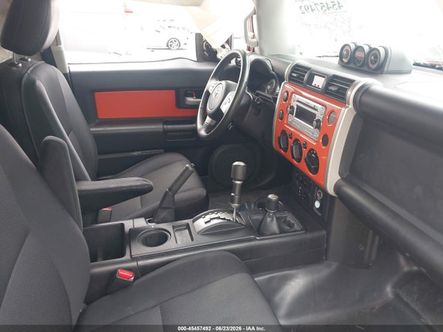 Toyota FJ Cruiser 2014 JTEBU4BF4EK178006 Image 5