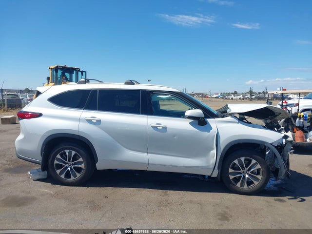 Toyota Highlander Xle 2022 5TDGZRBHXNS585492 Image 13