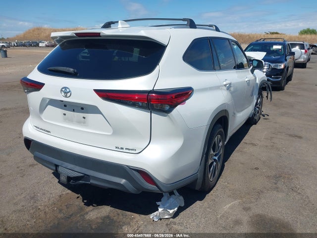 Toyota Highlander Xle 2022 5TDGZRBHXNS585492 Image 4