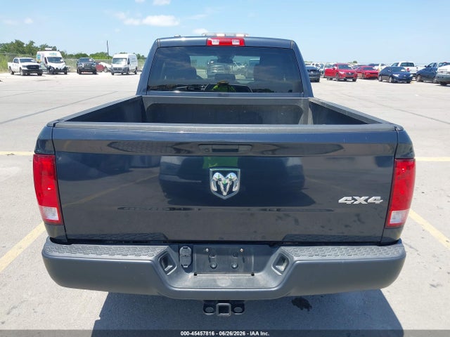 1C6RR7FG0LS156498 RAM 1500 Classic Tradesman 4x4 6&#039;4 Box