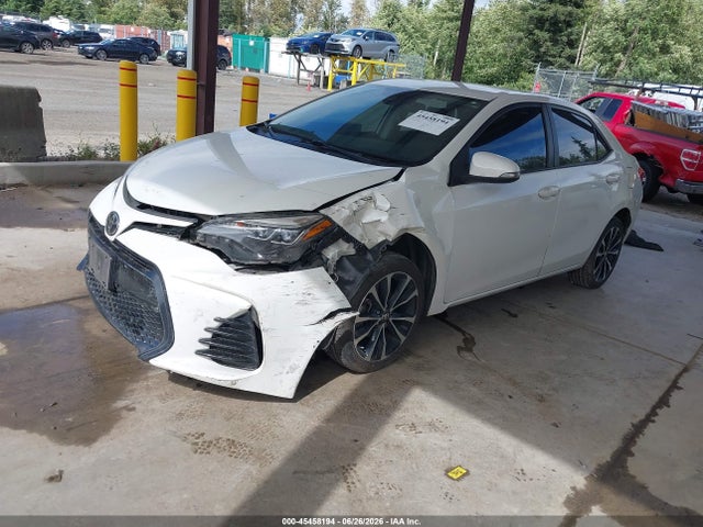 Toyota COROLLA SE 2018 5YFBURHE0JP802816 Image 2