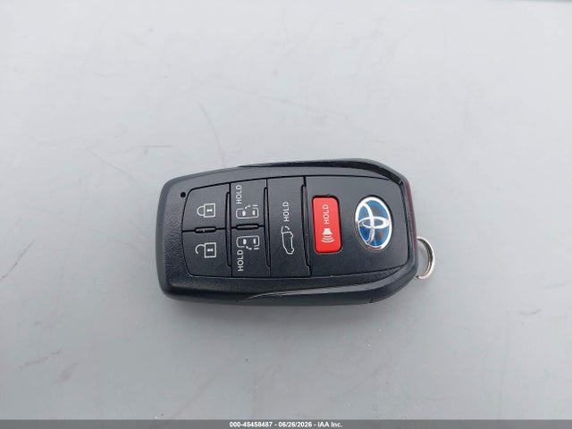 5TDDSKFC1NS065498 Toyota Sienna Xse