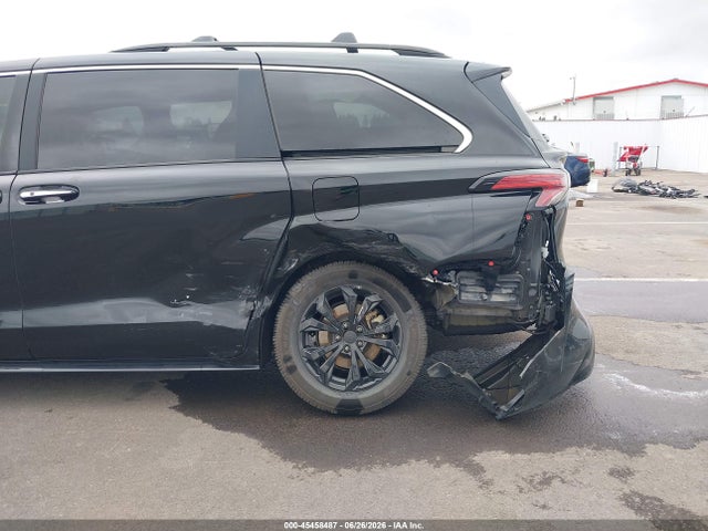5TDDSKFC1NS065498 Toyota Sienna Xse