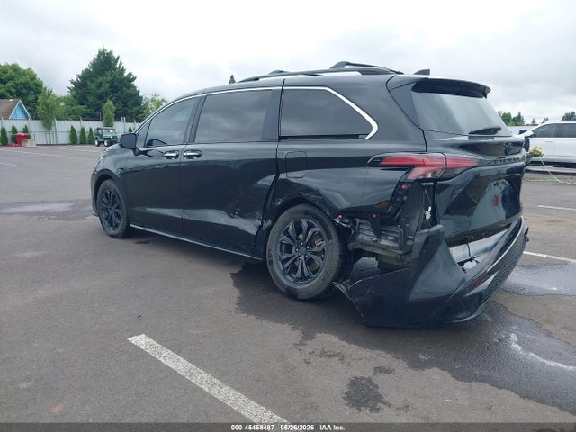 5TDDSKFC1NS065498 Toyota Sienna Xse