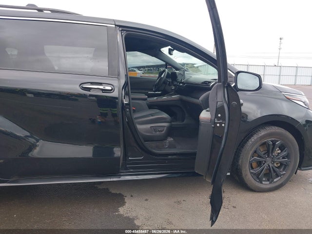 5TDDSKFC1NS065498 Toyota Sienna Xse