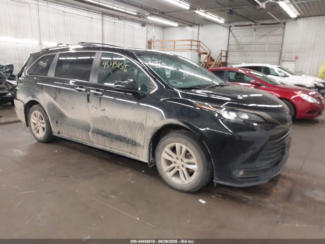 45458516 :رقم المزاد ، 5TDASKFC2NS050169 vin ، 2022 Toyota Sienna Xle Woodland Edition مزاد بيع