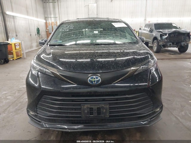 45458516 :رقم المزاد ، 5TDASKFC2NS050169 vin ، 2022 Toyota Sienna Xle Woodland Edition مزاد بيع