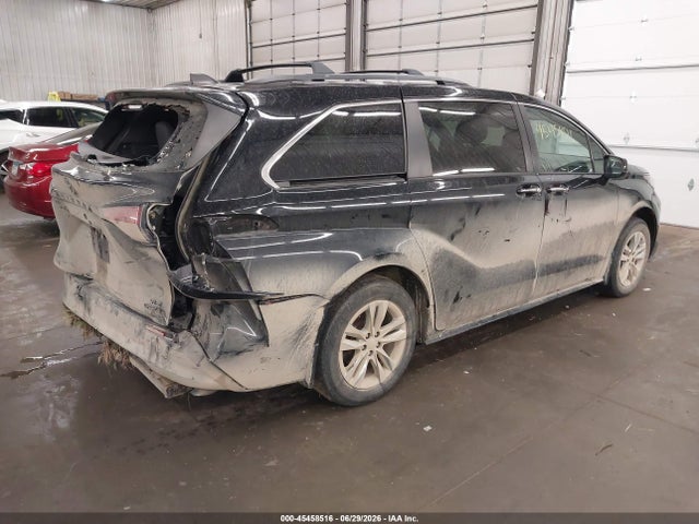 45458516 :رقم المزاد ، 5TDASKFC2NS050169 vin ، 2022 Toyota Sienna Xle Woodland Edition مزاد بيع