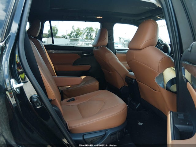 Toyota Highlander Platinum 2023 5TDKDRBH3PS515702 Image 8