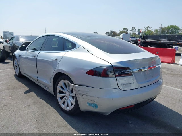 Продажа на аукционе авто 2017 Tesla Model S 60/75, vin: 5YJSA1E11HF199571, номер лота: 45458593
