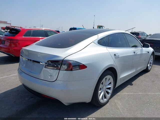 Продажа на аукционе авто 2017 Tesla Model S 60/75, vin: 5YJSA1E11HF199571, номер лота: 45458593