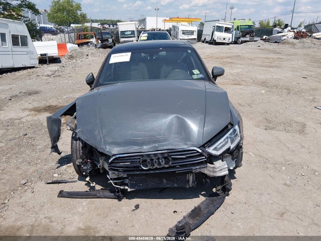 Продаж на аукціоні авто 2018 Audi A3, vin: WAUB8GFF4J1041617, номер лоту: 45458639