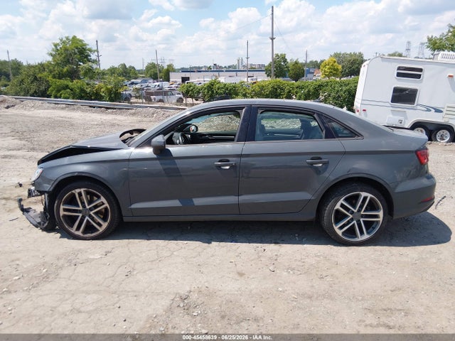 Продаж на аукціоні авто 2018 Audi A3, vin: WAUB8GFF4J1041617, номер лоту: 45458639