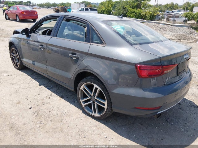 Продаж на аукціоні авто 2018 Audi A3, vin: WAUB8GFF4J1041617, номер лоту: 45458639