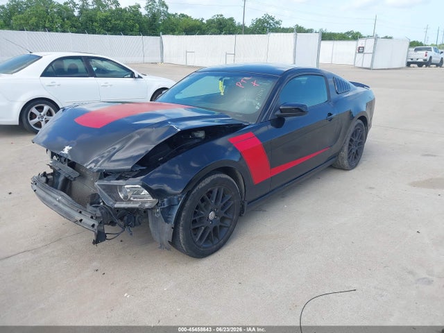 Ford Mustang V6 2014 1ZVBP8AM7E5303949 Image 2