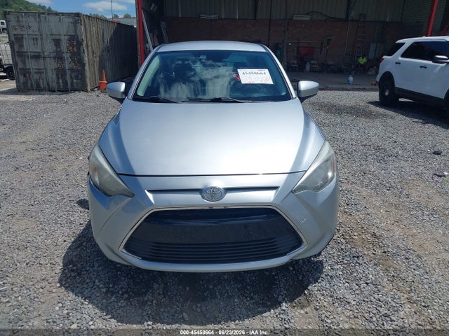 3MYDLBYV5JY332951 Toyota YARIS IA