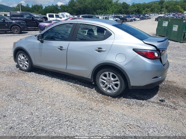 3MYDLBYV5JY332951 Toyota YARIS IA