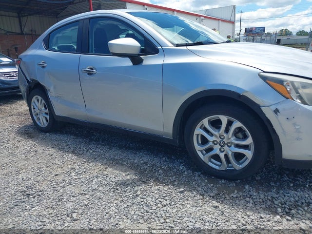 3MYDLBYV5JY332951 Toyota YARIS IA