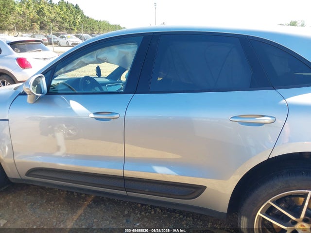 45458830 :رقم المزاد ، WP1AA2A52PLB03306 vin ، 2023 Porsche Macan T مزاد بيع