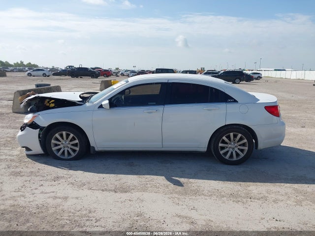2013 Chrysler 200 Touring მანქანა იყიდება აუქციონზე, vin: 1C3CCBBB6DN629208, აუქციონის ნომერი: 45458838