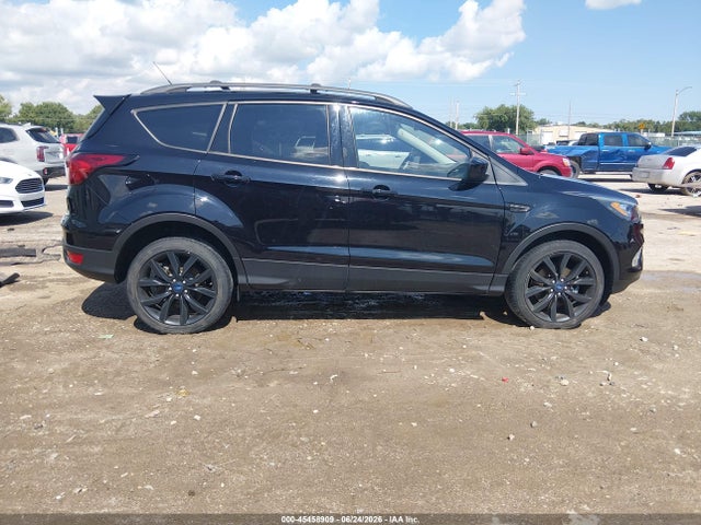 1FMCU9GD5KUA35574 Ford ESCAPE SE