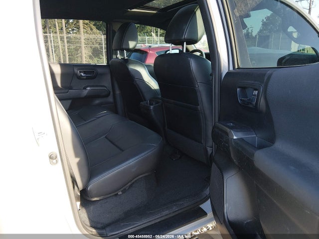 3TMCZ5AN9JM176392 Toyota Tacoma Trd Off Road