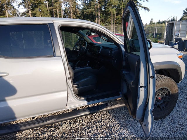 3TMCZ5AN9JM176392 Toyota Tacoma Trd Off Road