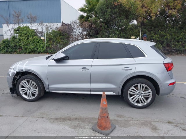 Audi Q5 2.0t Premium 2018 WA1BNAFY5J2076732 Image 14