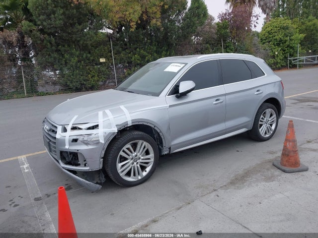 Audi Q5 2.0t Premium 2018 WA1BNAFY5J2076732 Image 2