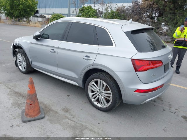 Audi Q5 2.0t Premium 2018 WA1BNAFY5J2076732 Image 3