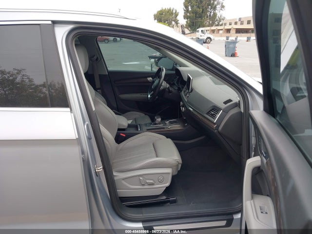 Audi Q5 2.0t Premium 2018 WA1BNAFY5J2076732 Image 5