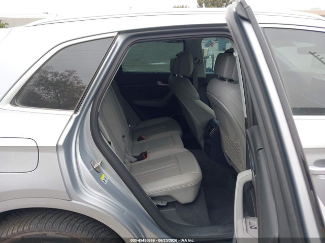 Audi Q5 2.0t Premium 2018 WA1BNAFY5J2076732 Image 8