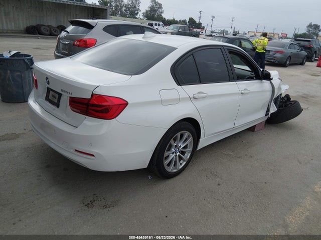 WBA8E1G3XHNU16563 BMW 320i