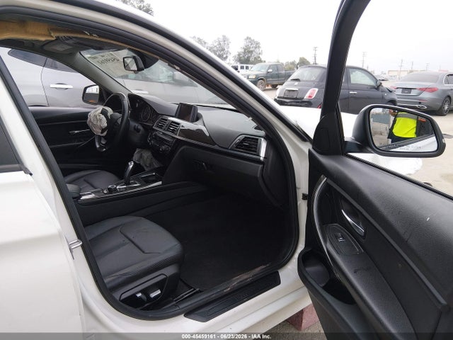 BMW 320i 2017 WBA8E1G3XHNU16563 Image 5