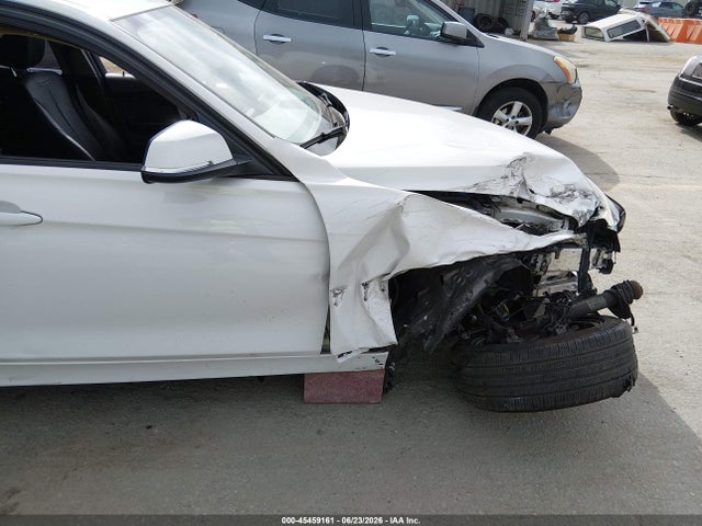 BMW 320i 2017 WBA8E1G3XHNU16563 Image 6