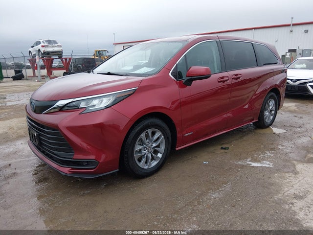 Toyota SIENNA LE 2021 5TDKRKECXMS043146 Image 2