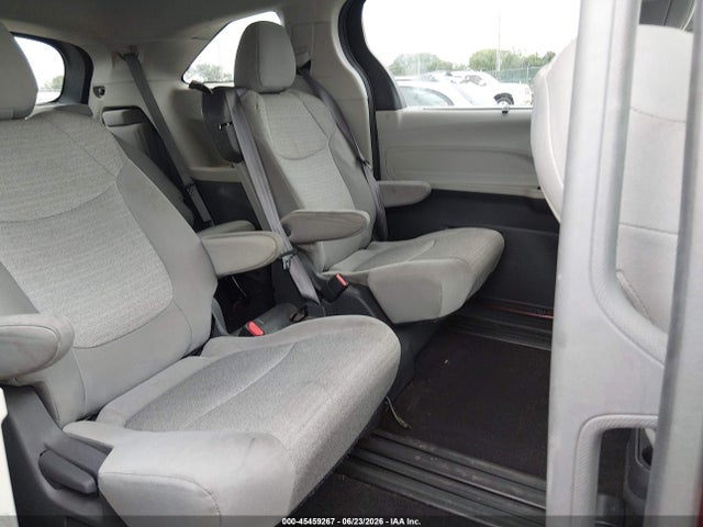 Toyota SIENNA LE 2021 5TDKRKECXMS043146 Image 8