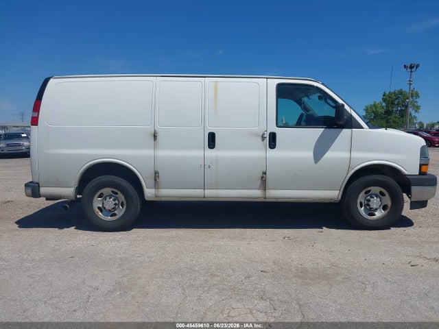Chevrolet Express 2500 Work Van 2018 1GCWGAFG8J1340444 Image 13
