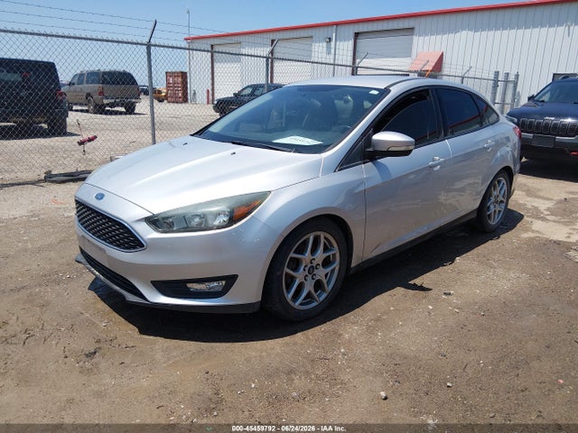 Ford FOCUS SE 2015 1FADP3F22FL255415 Image 2