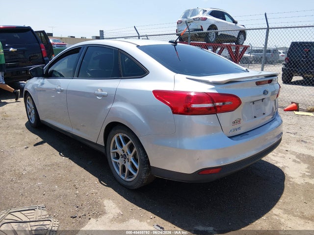 Ford FOCUS SE 2015 1FADP3F22FL255415 Image 3
