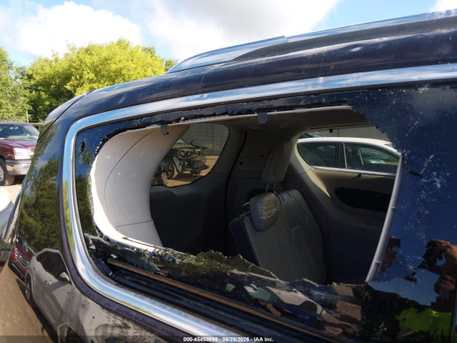 Auction sale of the 2018 Chrysler Pacifica Touring L, vin: 2C4RC1BG8JR235140, lot number: 45459899